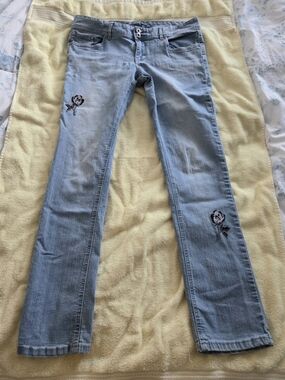 Ariya Jeans Light Wash Rose Embroidered Straight Leg Denim Size 11/12